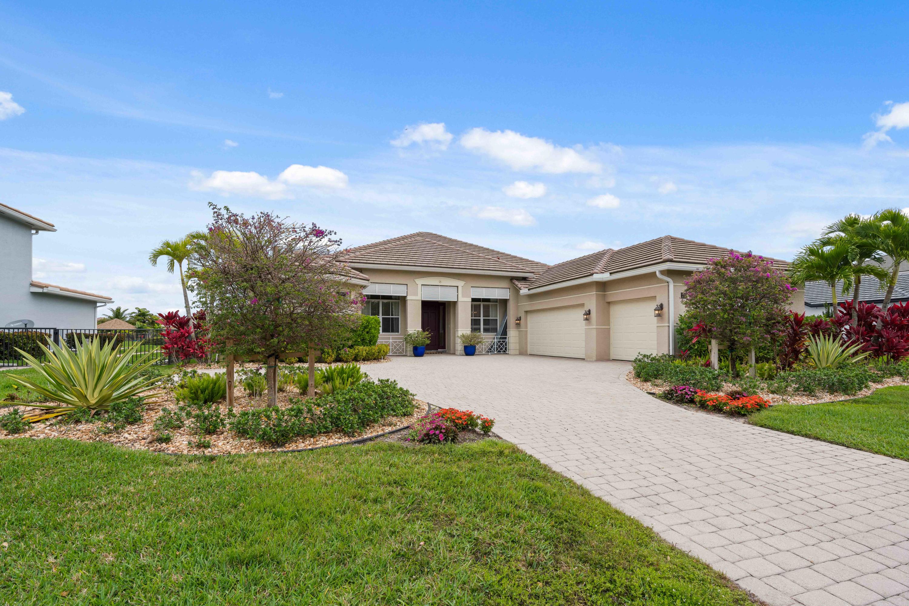 719 Southwest River Bend Circle Stuart, FL 34997 - Photo 3 of 63 _MLP6234