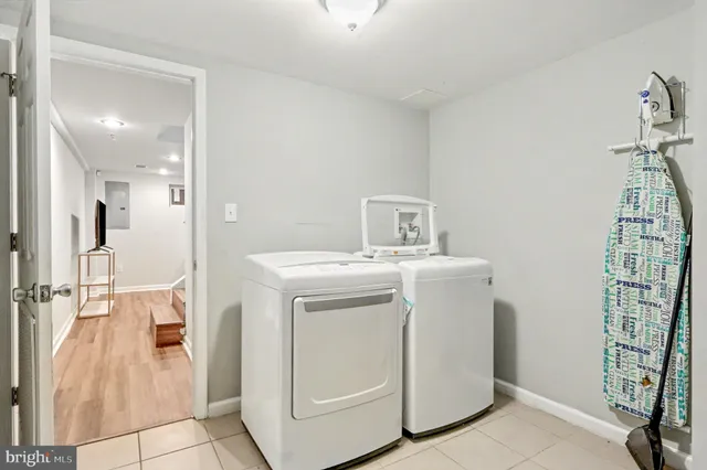 a view of utility room