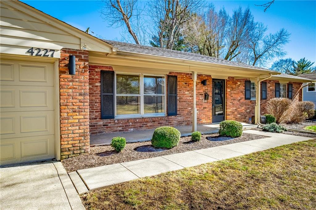 4227 Ridgeway Avenue Columbus, IN 47203 - Photo 2 of 29 Gallery Image 2