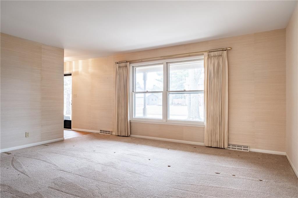 4227 Ridgeway Avenue Columbus, IN 47203 - Photo 3 of 29 Gallery Image 3