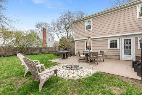 $899,000 | 7 Meadowbrook Drive, Barrington, RI 02806