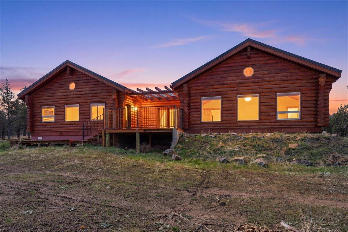 19554 Osprey Road Prineville, OR 97754 - Photo 4 of 42 01-016_DSC00327_twilight_e46e1720-162e-4