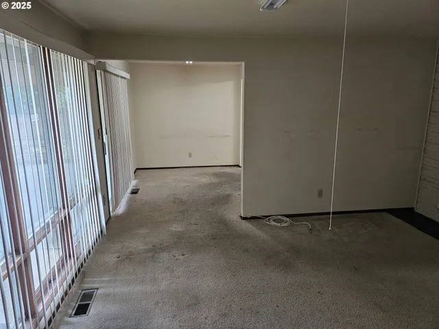 $400,000 | 2115 Northeast 144th Avenue, Portland, OR 97230