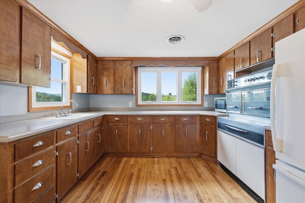1012 Ridgedale Road Saltville, VA 24370 - Photo 27 of 73 Gallery Image 27
