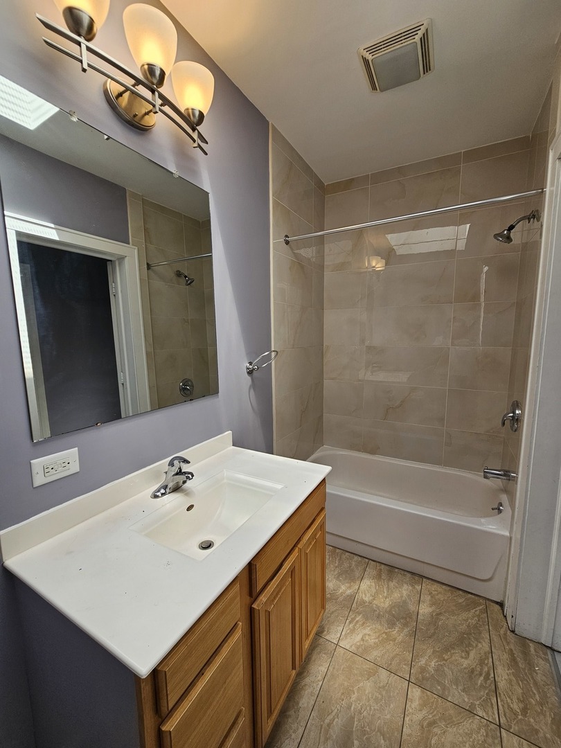6600-04 West Roosevelt Road West Oak Park, IL 60304 - Photo 15 of 23 a bathroom with a sink a mirror and a bathtub