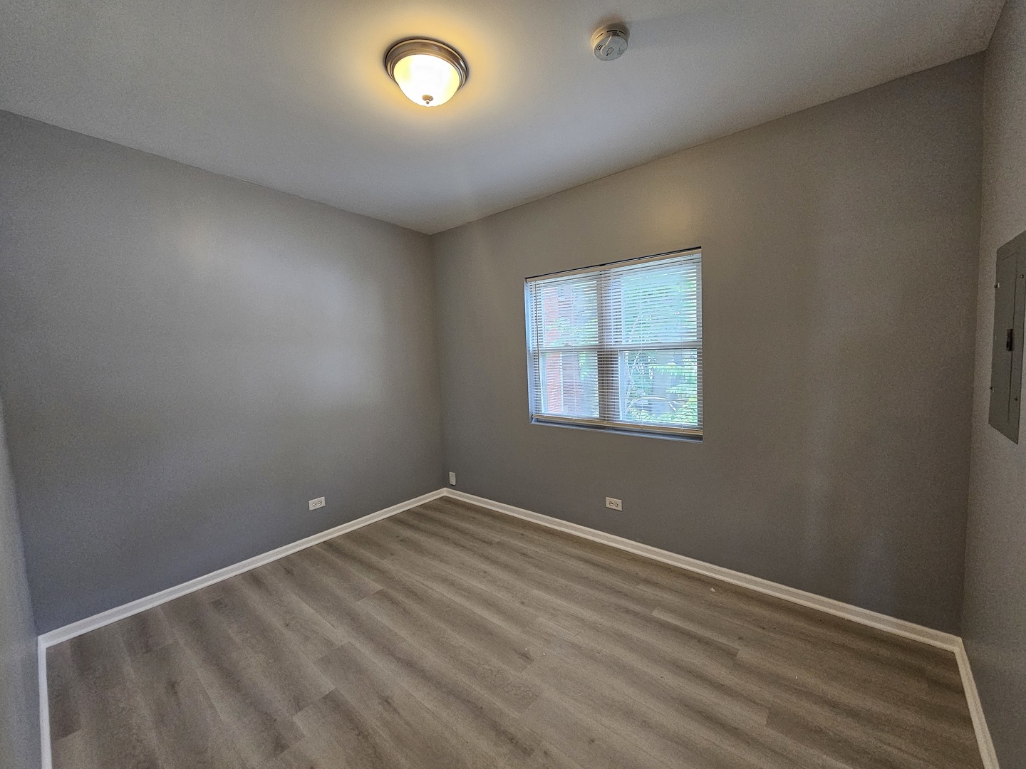 6600-04 West Roosevelt Road West Oak Park, IL 60304 - Photo 22 of 23 an empty room with a window