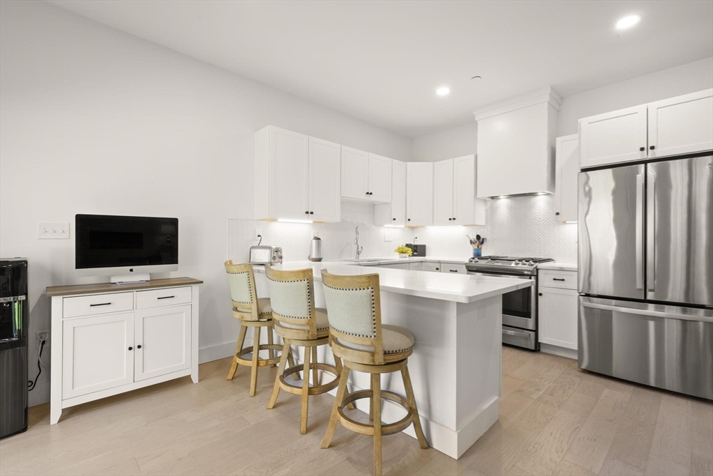 300 Albion Road, Unit 302 Bedford, MA 01730 - Photo 10 of 38 Gallery Image 10