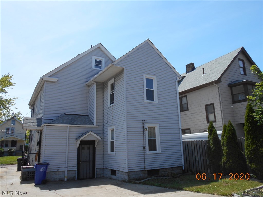 957 Stevenson Road Cleveland, OH 44110 - Photo 3 of 29