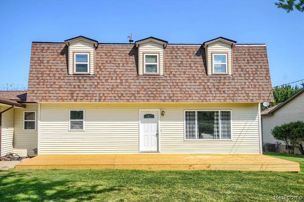 2403 Reid Road Grand Blanc, MI 48439 - Photo 2 of 36