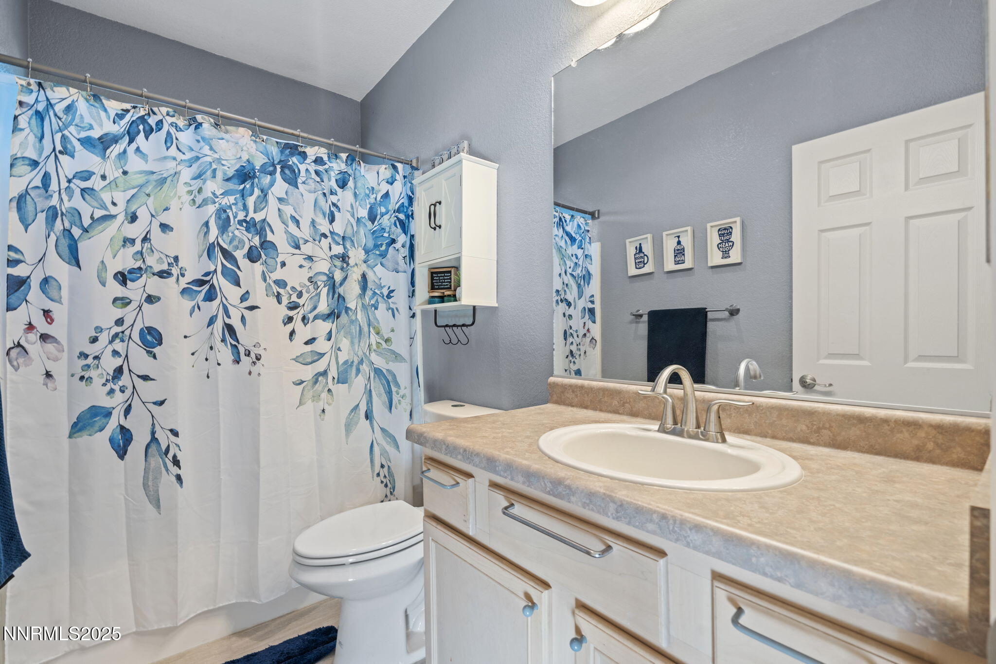 2155 Eagle Greens Drive Reno, NV 89521 - Photo 23 of 31 a bathroom with a sink toilet and shower
