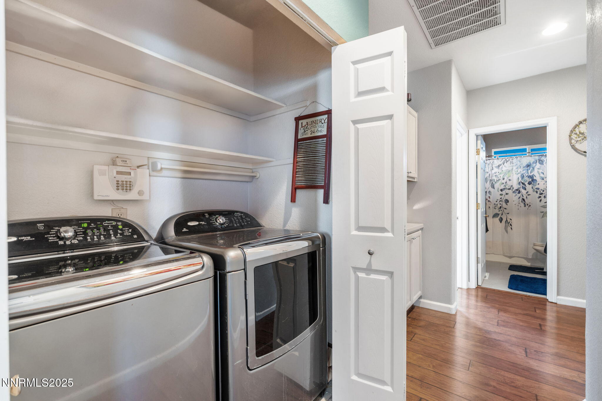 2155 Eagle Greens Drive Reno, NV 89521 - Photo 24 of 31 a kitchen with a stove and a refrigerator