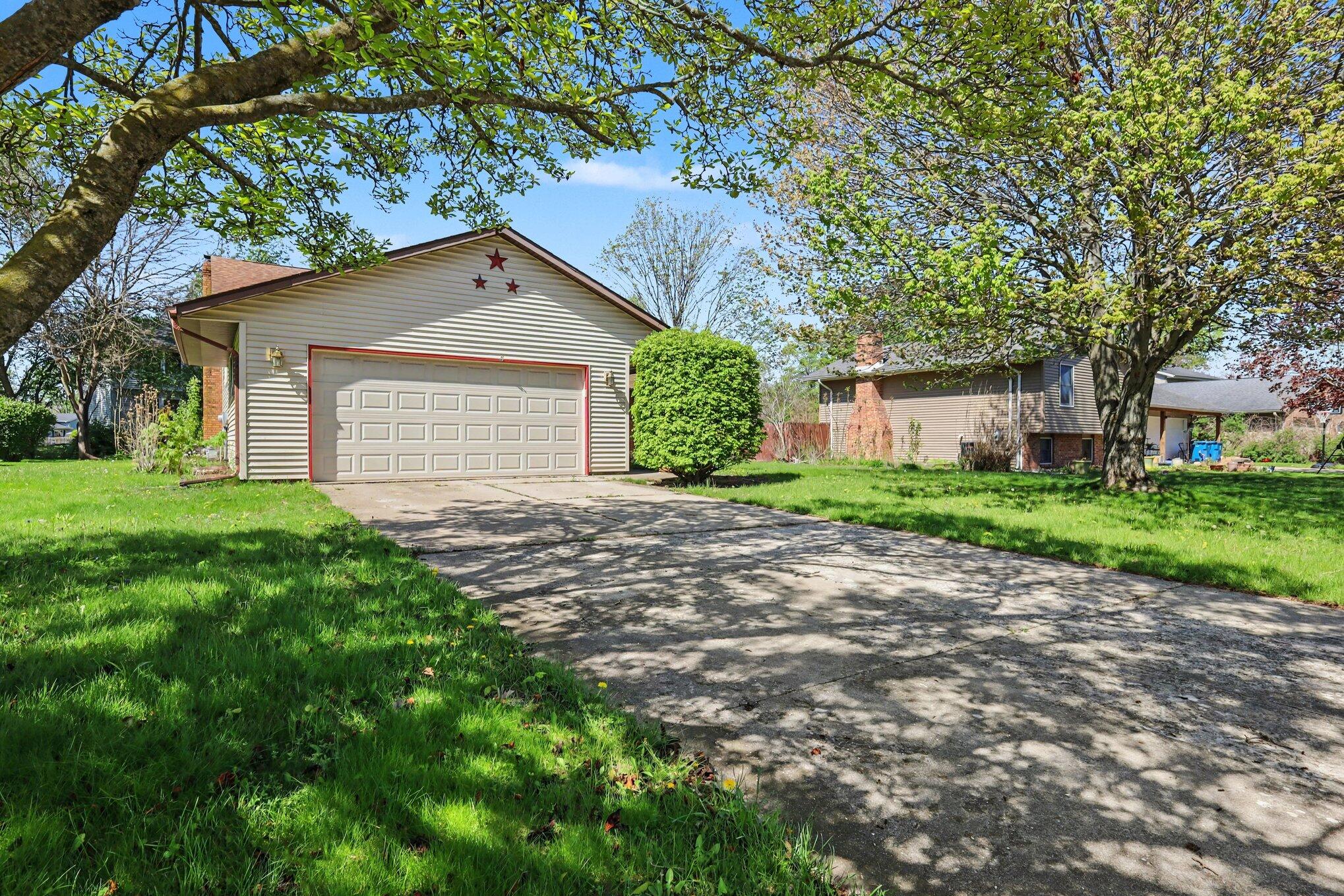 1624 Fox Point Drive Chesterton, IN 46304 - Photo 2 of 14 2038x1359