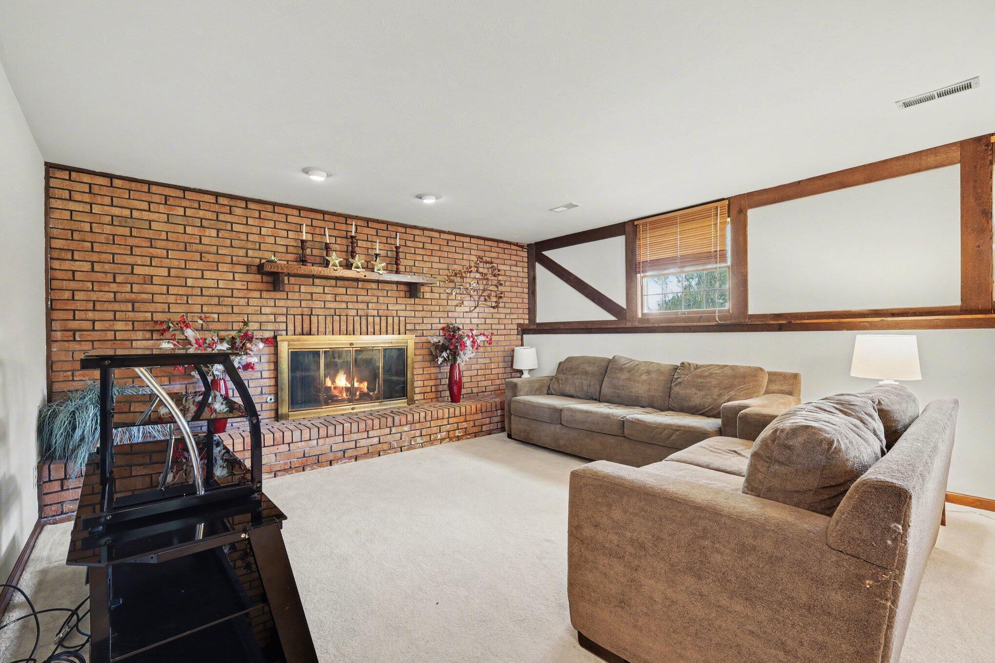 1624 Fox Point Drive Chesterton, IN 46304 - Photo 3 of 14 2038x1359