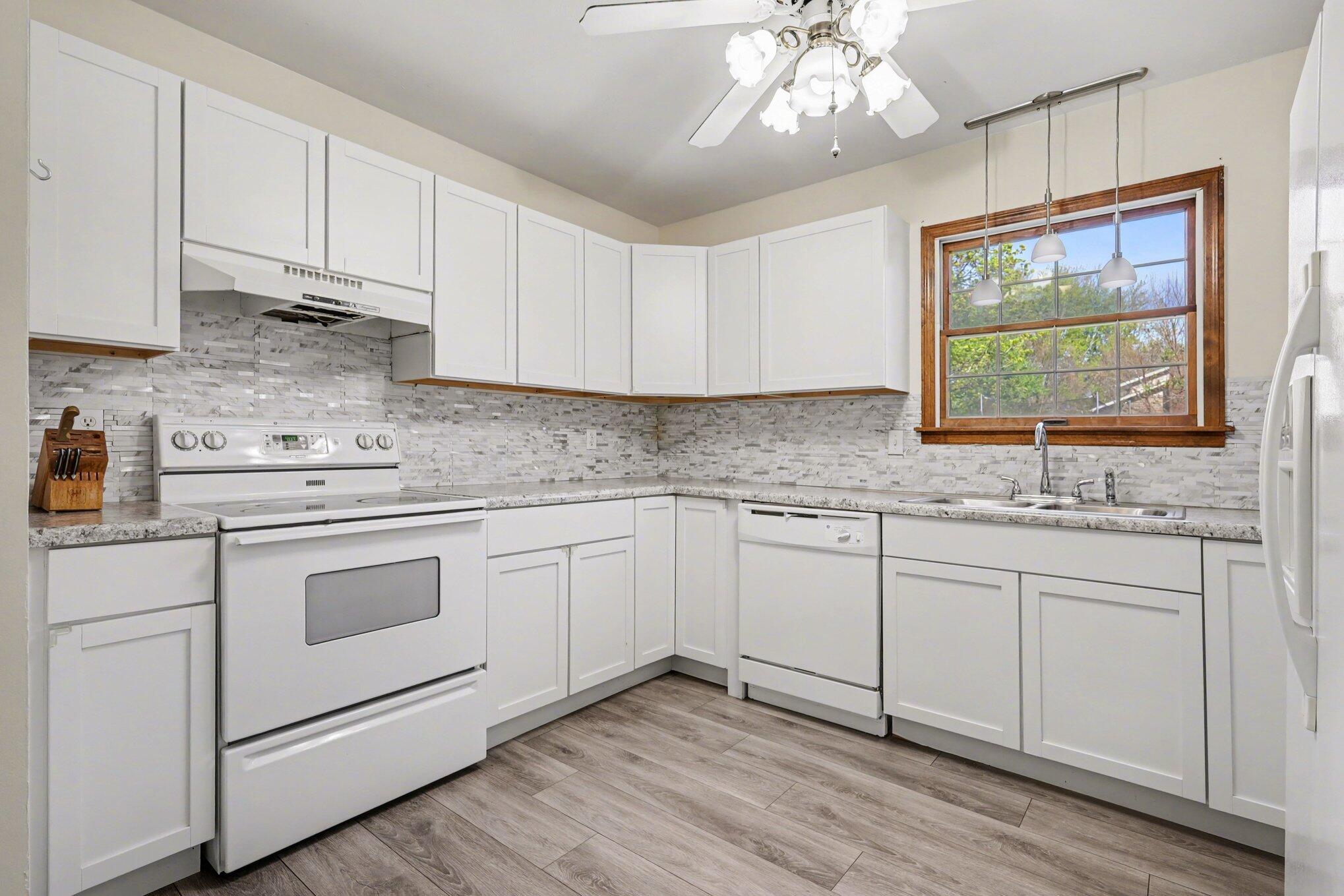 1624 Fox Point Drive Chesterton, IN 46304 - Photo 6 of 14 2038x1359
