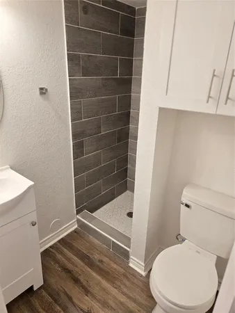 a bathroom with a toilet and a shower