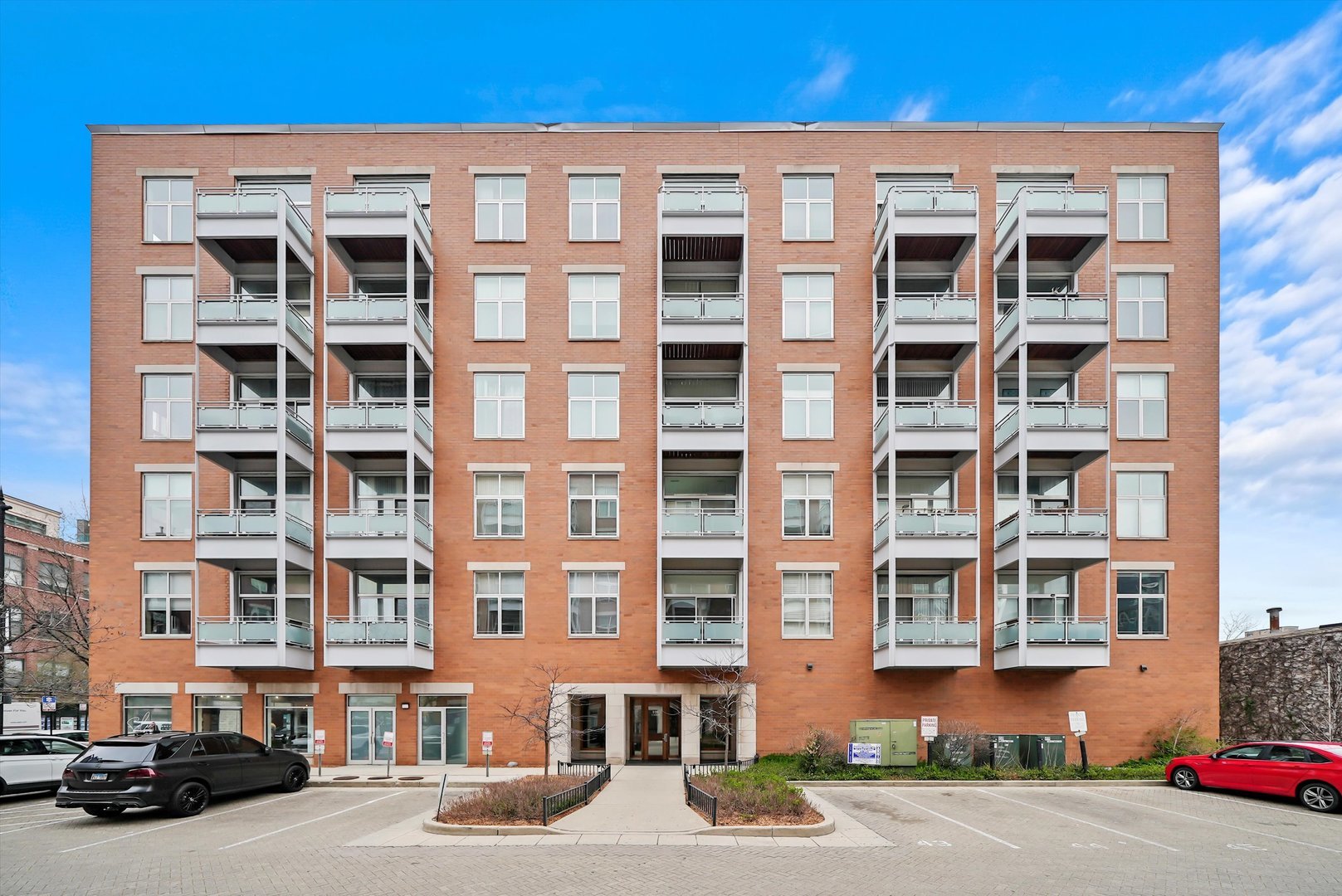 939 West Madison Street, Unit 604 Chicago, IL 60607 - Photo 2 of 16 Gallery Image 2