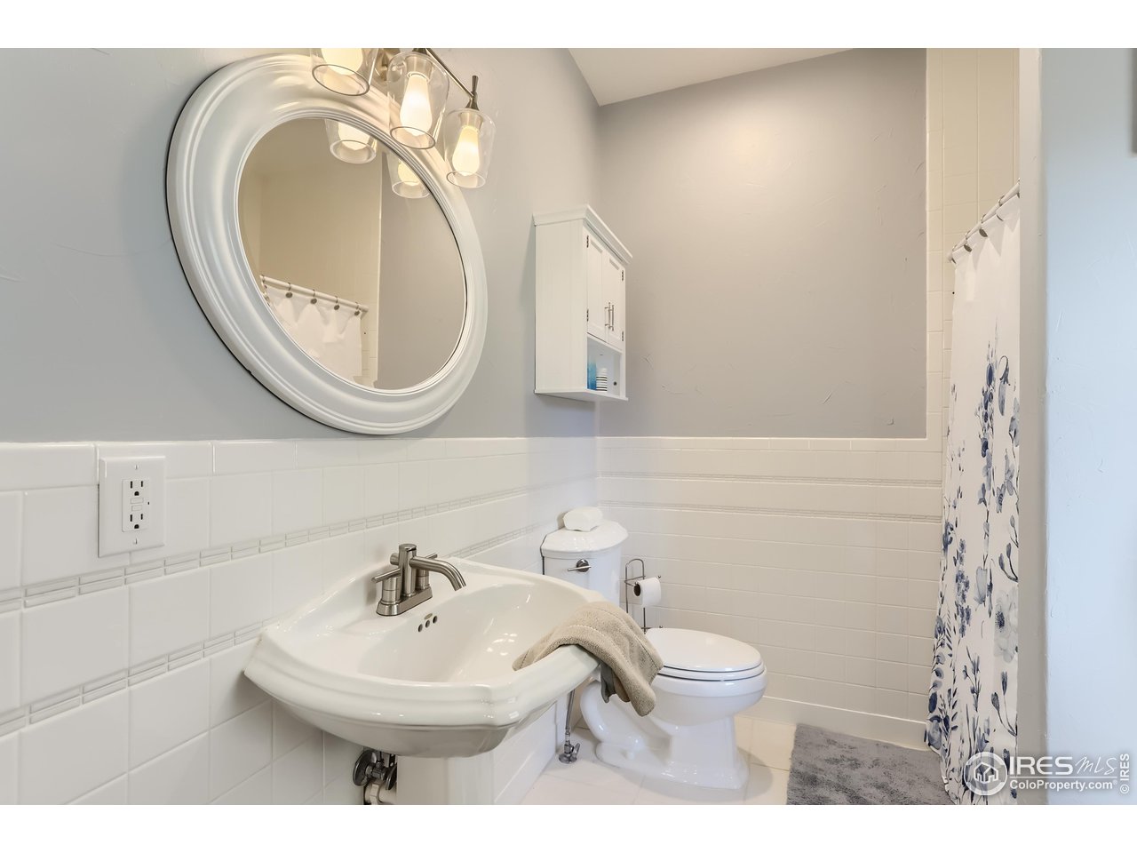 8435 Brittany Place Niwot, CO 80503 - Photo 25 of 40 a bathroom with a toilet a sink and a mirror
