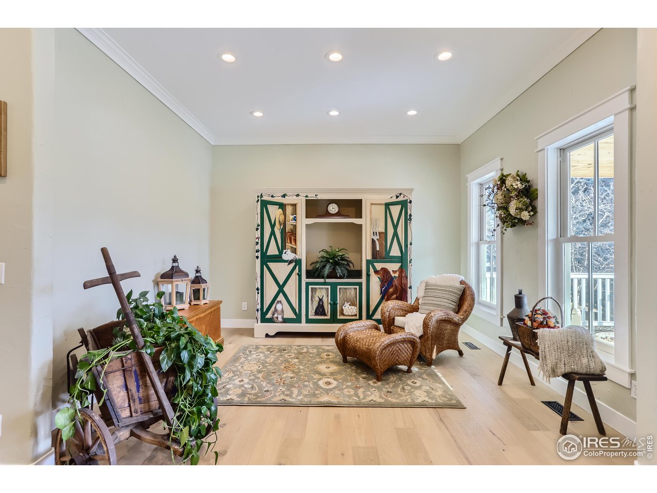 8435 Brittany Place Niwot, CO 80503 - Photo 10 of 40 a living room with furniture and a potted plant