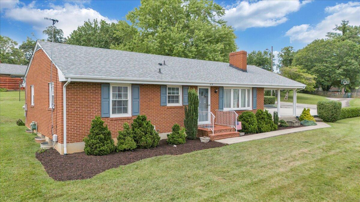 419 Diamond Road Salem, VA 24153 - Photo 47 of 76 49-DJI_20250709160851_0015_D