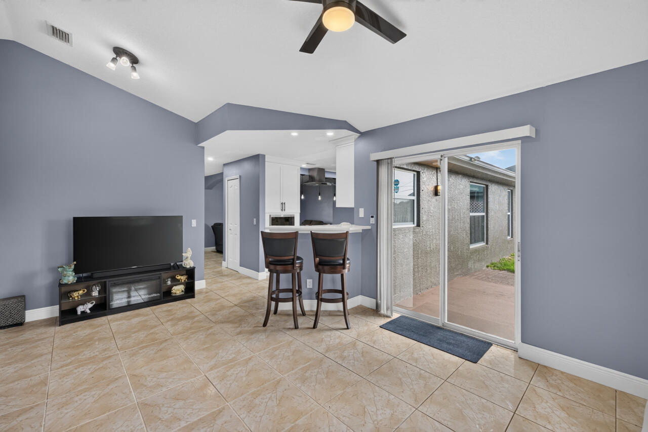 443 Southwest Homeland Road Port St. Lucie, FL 34953 - Photo 4 of 25 443 Southwest Homeland Rd-016