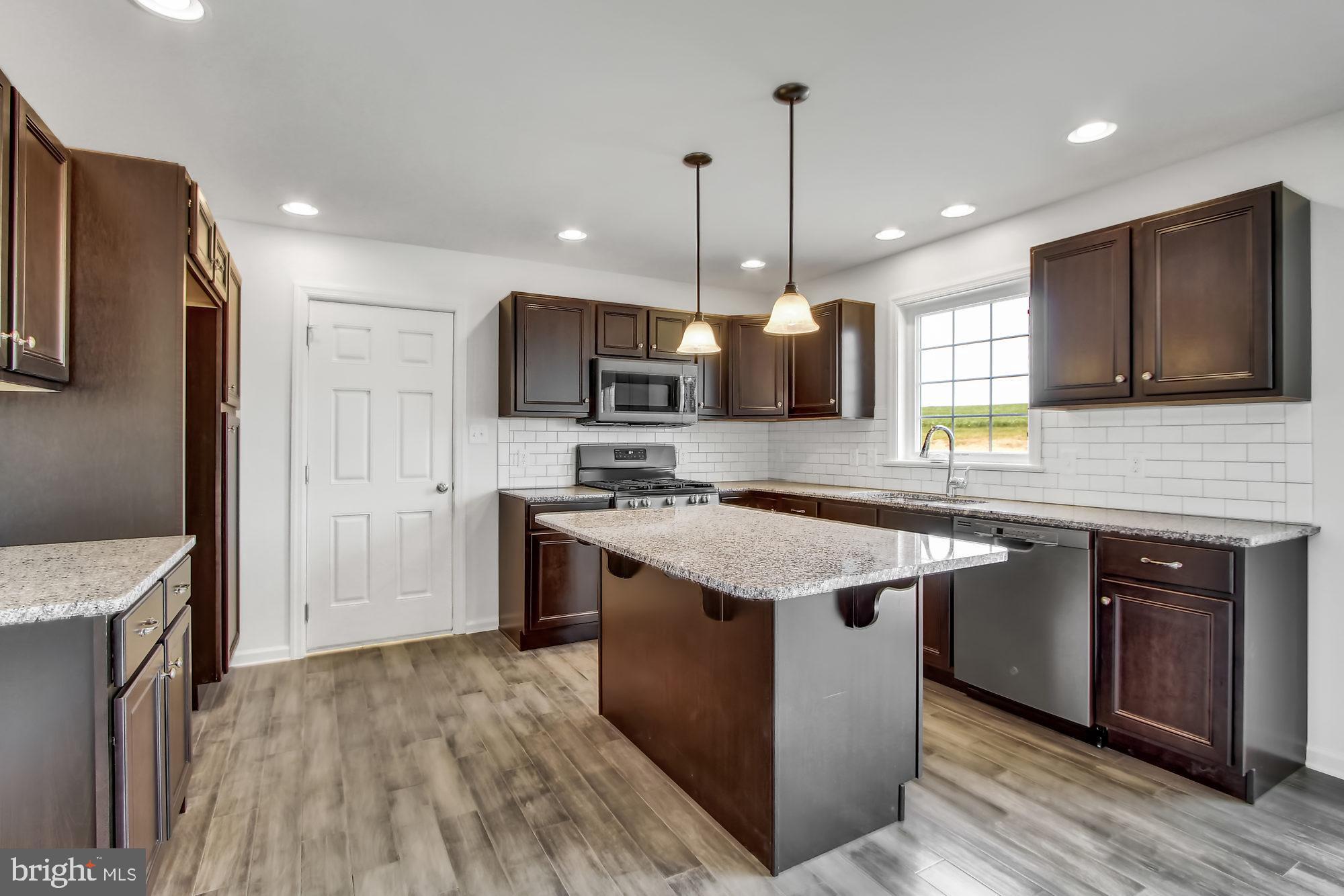 658 Rishel Drive York, PA 17406 - Photo 8 of 21 Gallery Image 8