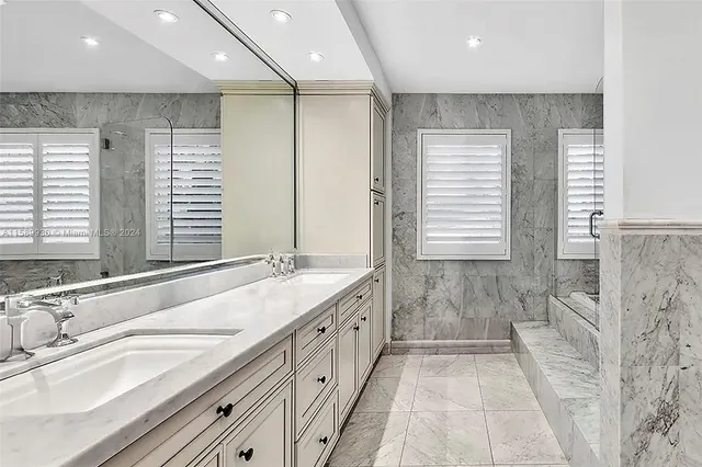 $3,750,000 | 530 Ocean Boulevard, Golden Beach, FL 33160