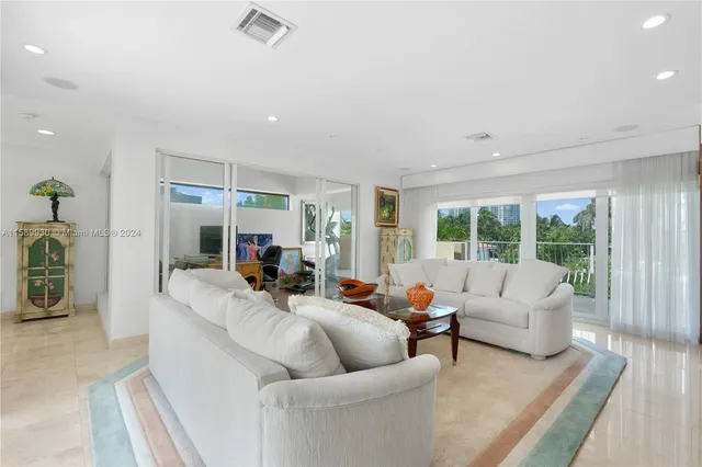 $3,750,000 | 530 Ocean Boulevard, Golden Beach, FL 33160