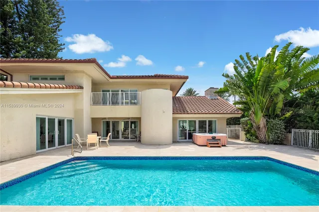 $3,750,000 | 530 Ocean Boulevard, Golden Beach, FL 33160