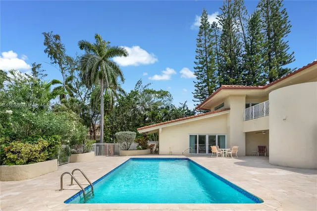 $3,750,000 | 530 Ocean Boulevard, Golden Beach, FL 33160