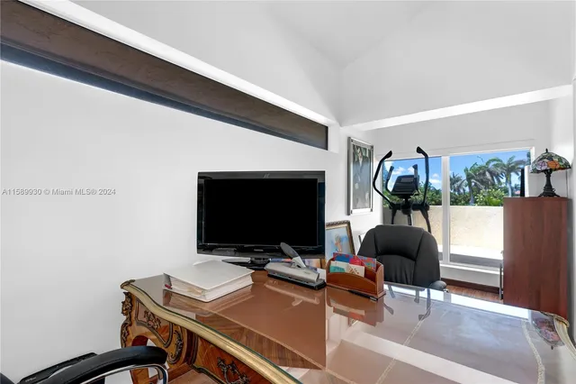 $3,750,000 | 530 Ocean Boulevard, Golden Beach, FL 33160