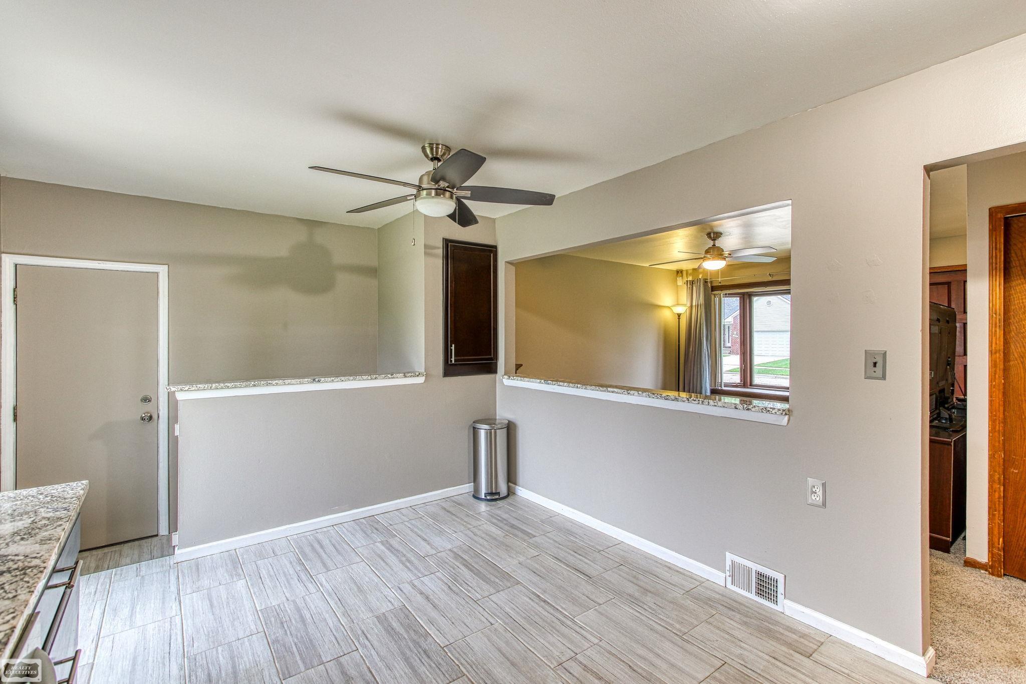 18527 Bittersweet Road Fraser, MI 48026 - Photo 14 of 46 50120102-13.JPG