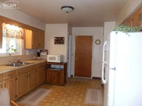 10116 Potter Road Flushing, MI 48433 - Photo 4 of 29 20435124-3.JPG