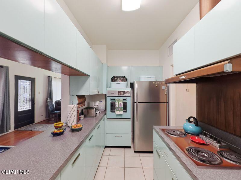 4135 Emory Road El Paso, TX 79922 - Photo 69 of 73 a kitchen with refrigerator and furniture