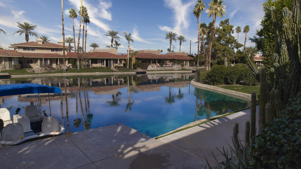 17 Lakeshore Drive Rancho Mirage, CA 92270 - Photo 5 of 23 a view of a water fountain in front of building