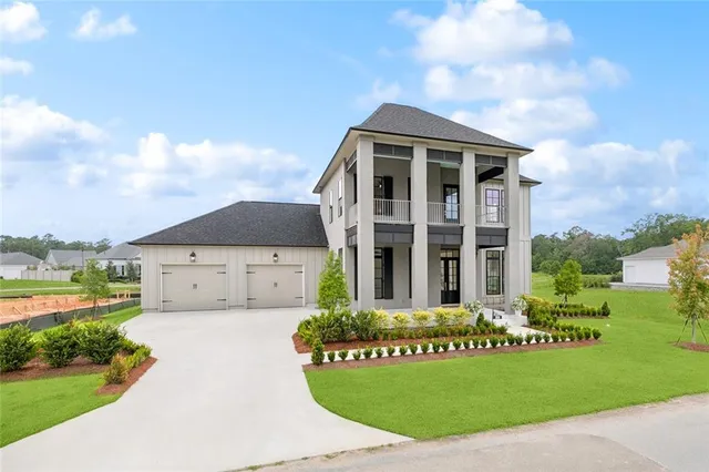 $1,098,000 | 809 Chretien Point Avenue, Covington, LA 70433
