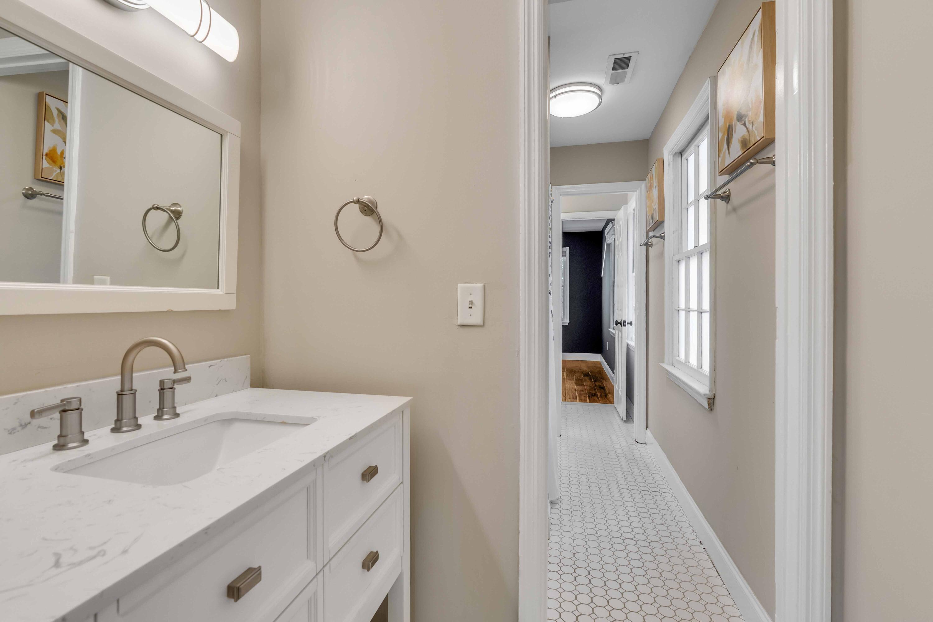 8 Coming Street, Unit B Charleston, SC 29401 - Photo 12 of 24 8BComingStreet_NickCannPhoto-12
