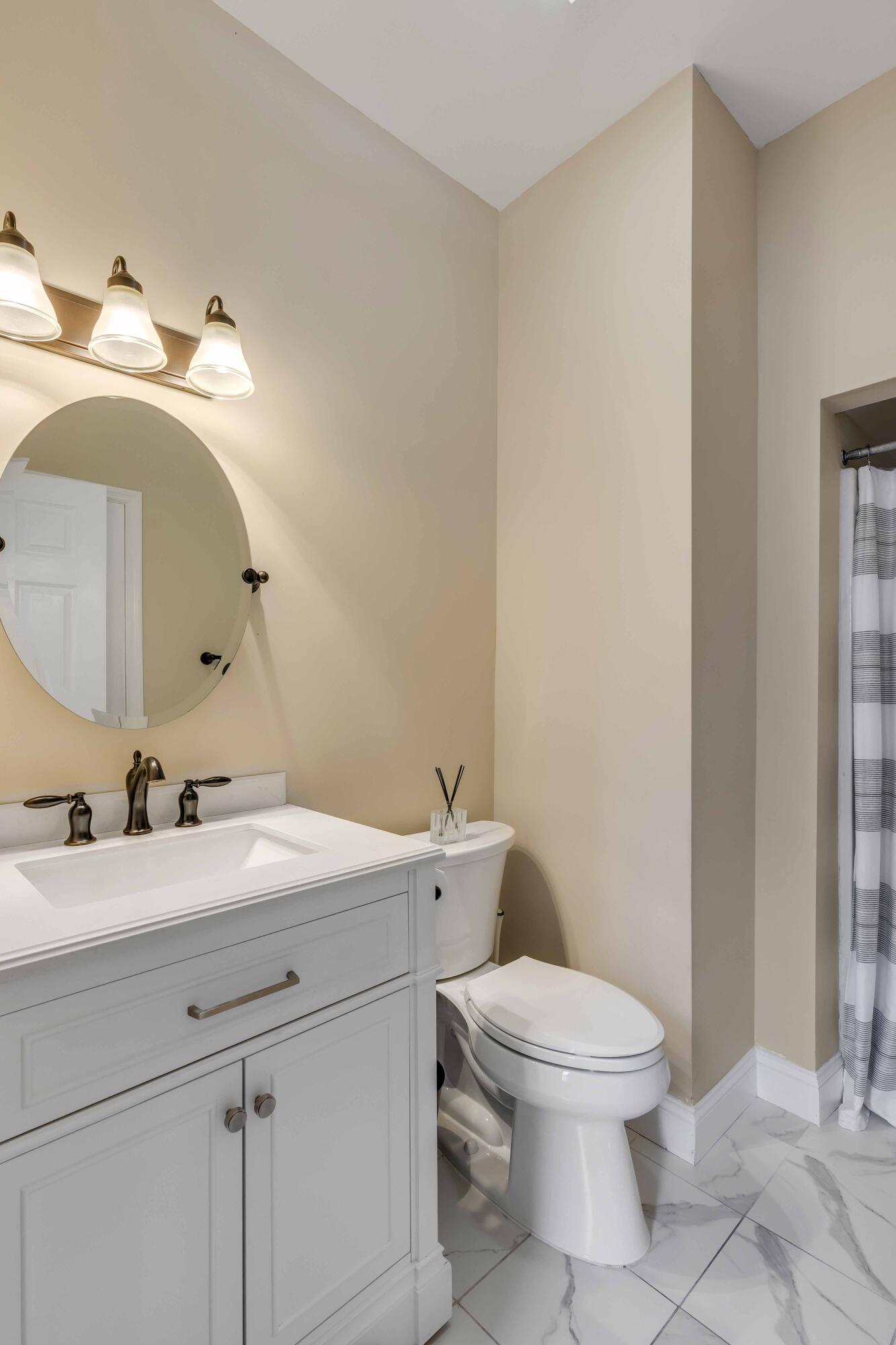 8 Coming Street, Unit B Charleston, SC 29401 - Photo 6 of 24 8BComingStreet_NickCannPhoto-7