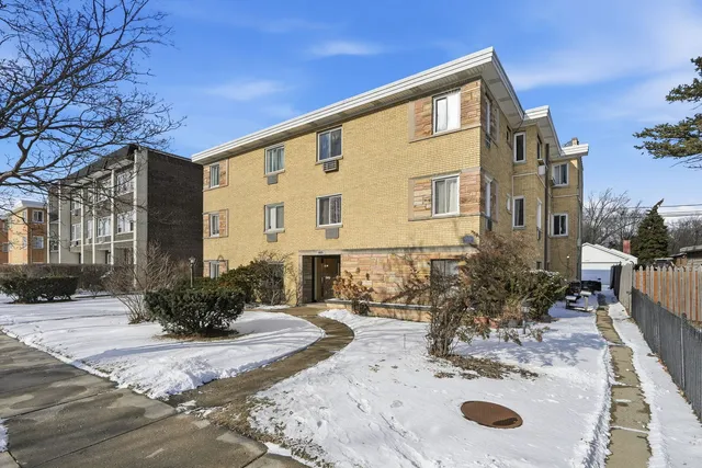 $159,000 | 1609 West Howard Street, Unit 2, Evanston, IL 60202