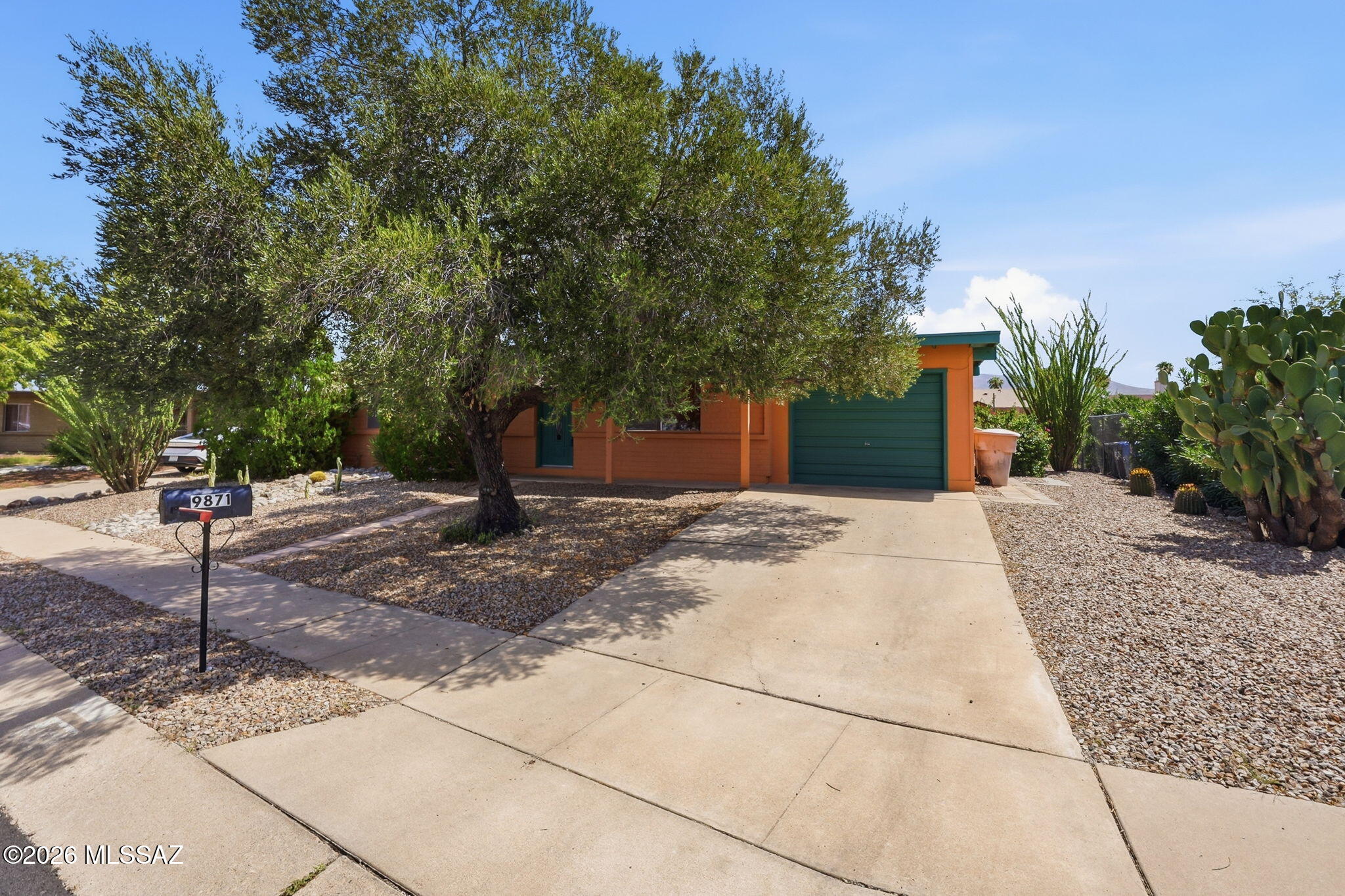 9871 East Sellarole Road Tucson, AZ 85730 - Photo 4 of 38 004_ListerPros