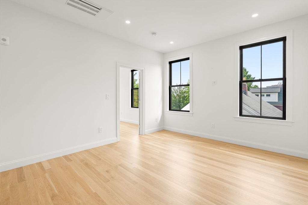 27 Shepard Street, Unit 4 Boston, MA 02135 - Photo 30 of 40
