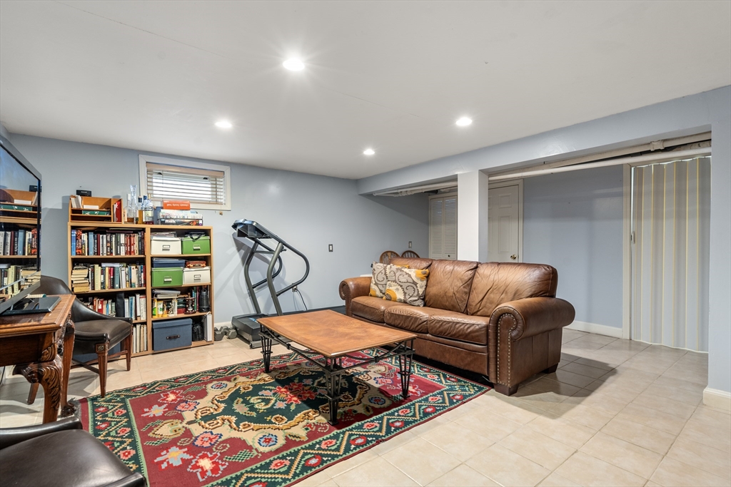 15 Loveland Road, Unit 15 Brookline, MA 02445 - Photo 19 of 23