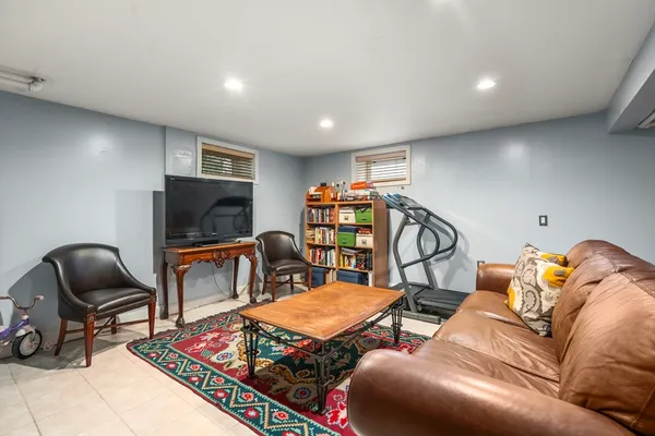 $5,400 | 15 Loveland Road, Unit 15, Brookline, MA 02445