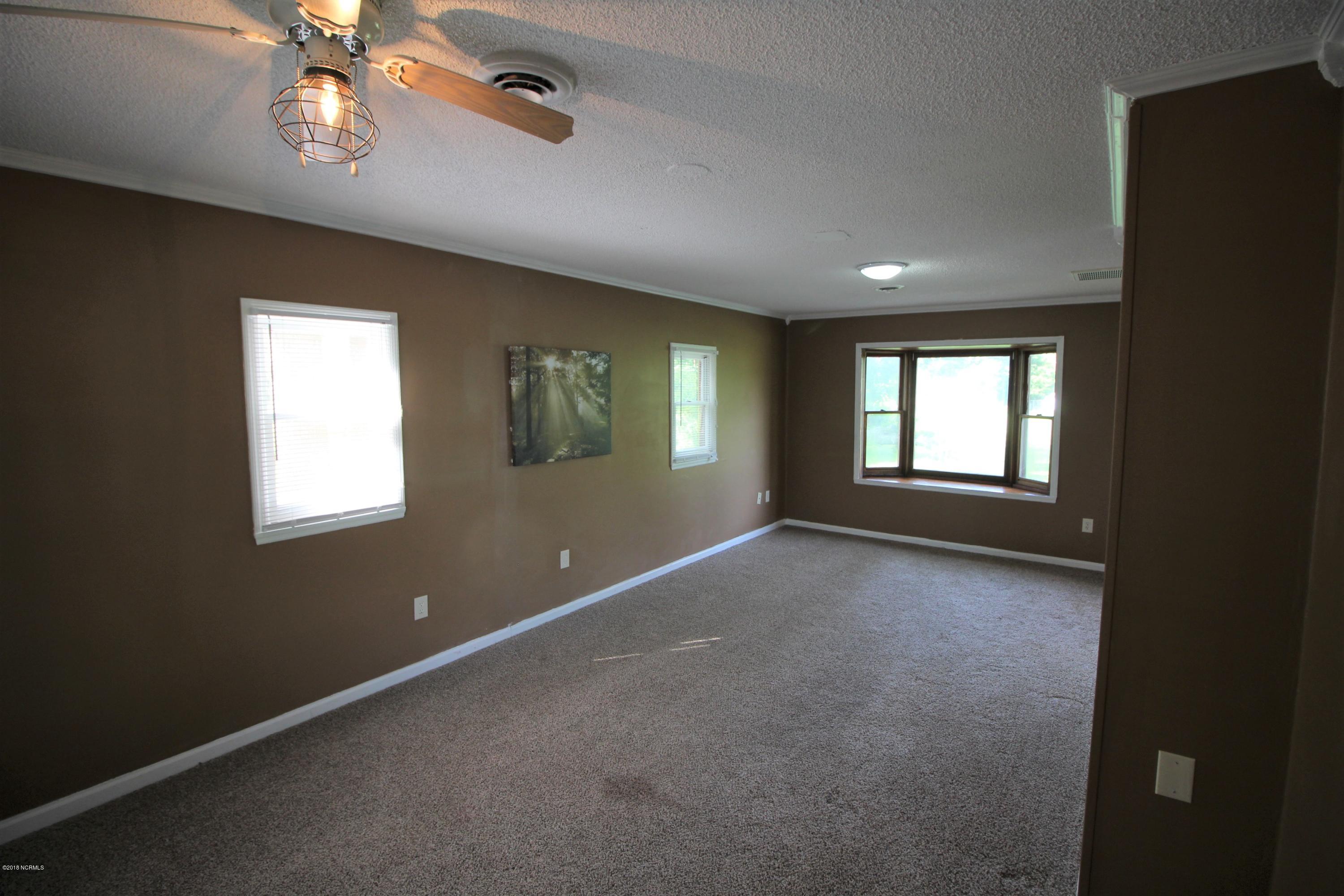 124 Mill Pond Road Jacksonville, NC 28546 - Photo 9 of 29 IMG_0177