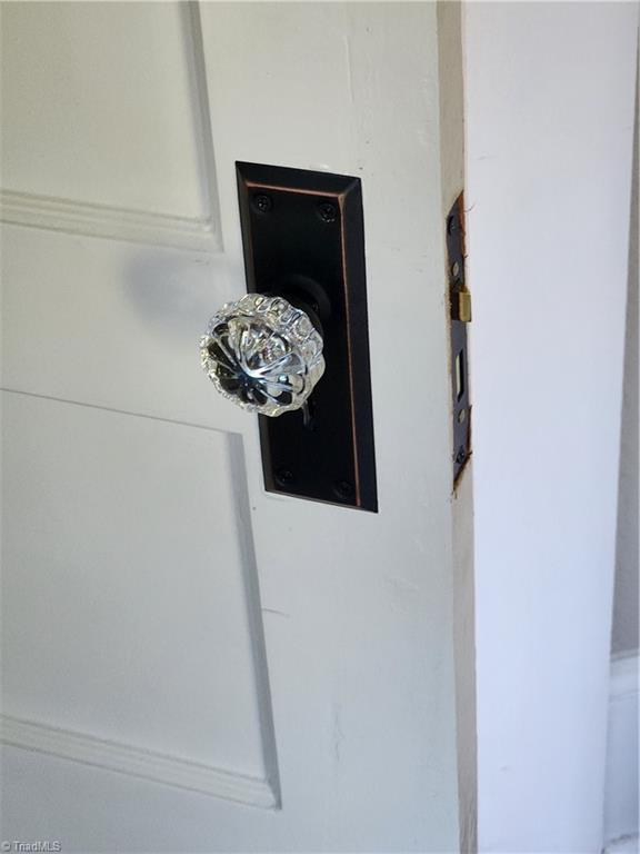 1204 Center Church Road Eden, NC 27288 - Photo 11 of 11 Door Knobs