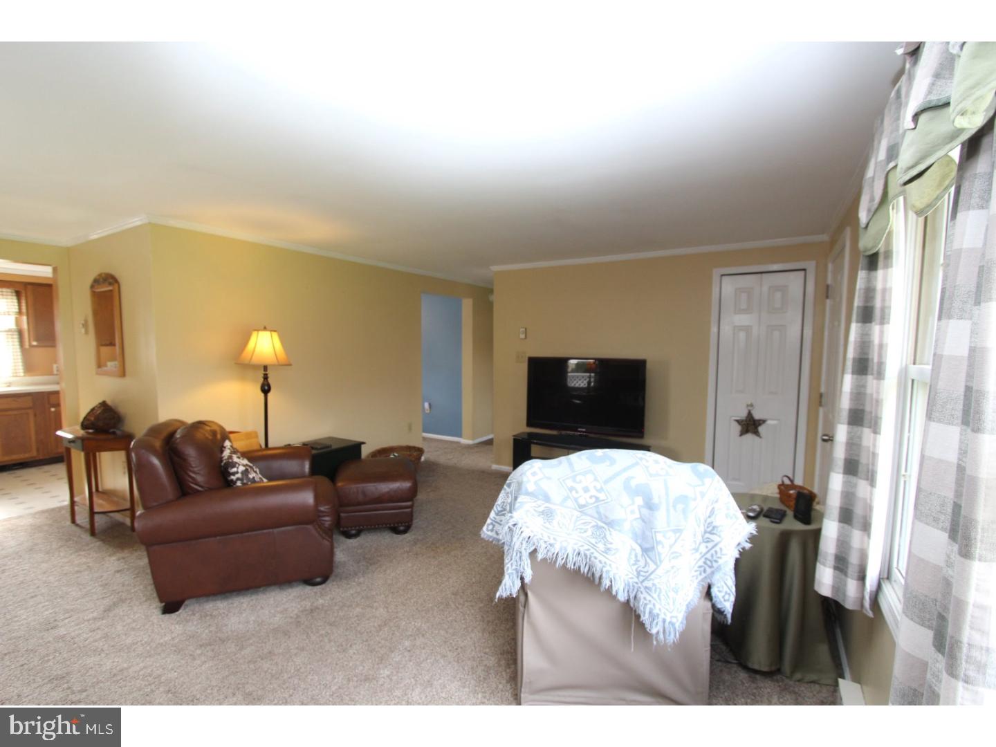 642 Lincoln Road Pilesgrove, NJ 08098 - Photo 5 of 24 Living Room