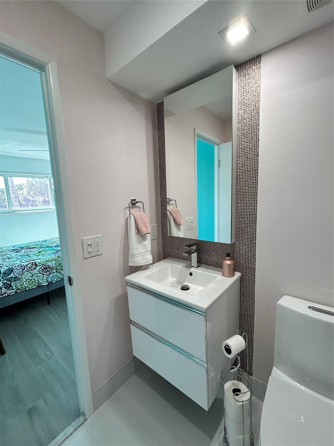 3221 Northeast 8th Street, Unit 301F Pompano Beach, FL 33062 - Photo 30 of 44 Photo 33