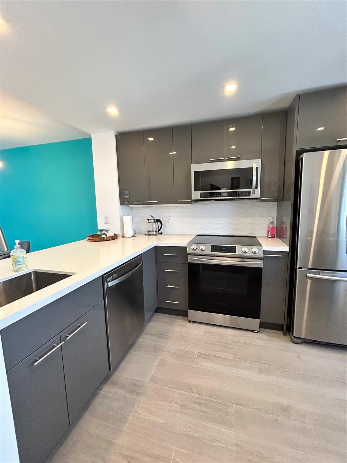 3221 Northeast 8th Street, Unit 301F Pompano Beach, FL 33062 - Photo 3 of 44 Photo 3