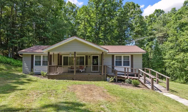 $274,900 | 589 Warrior Way, Dunmore, WV 24934