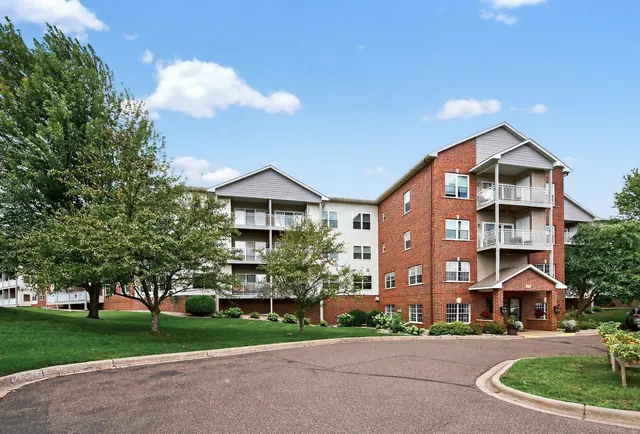 $215,000 | 2231 North Penn Place, Unit 120, North St. Paul, MN 55109