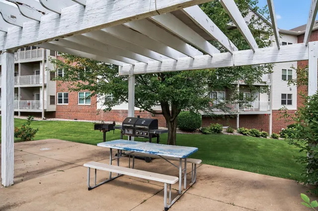 $215,000 | 2231 North Penn Place, Unit 120, North St. Paul, MN 55109